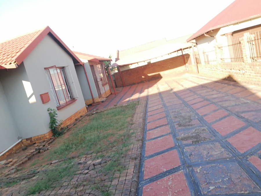 3 Bedroom Property for Sale in Geelhoutpark North West